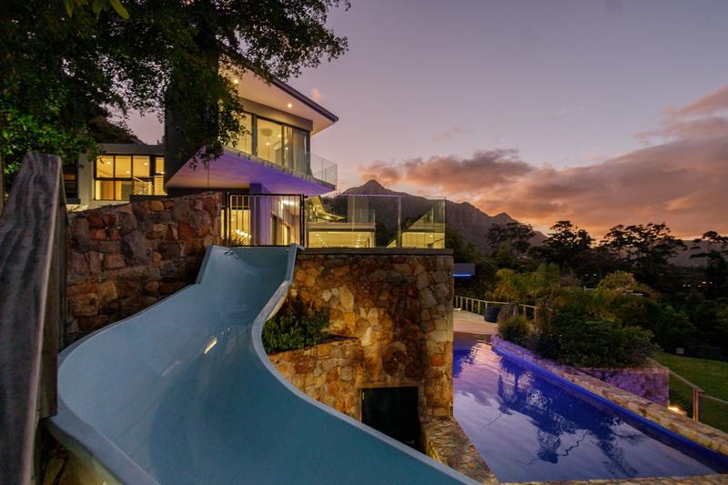 To Let 7 Bedroom Property for Rent in Zwaanswyk Western Cape